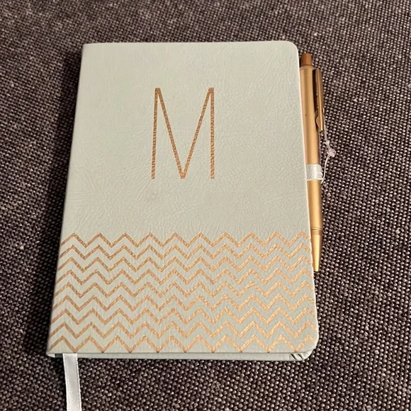 Set of 3 journals and yearly planner. (New) - Picture 8 of 10